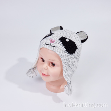 Le chapeau de bonnet tricot des enfants en hiver